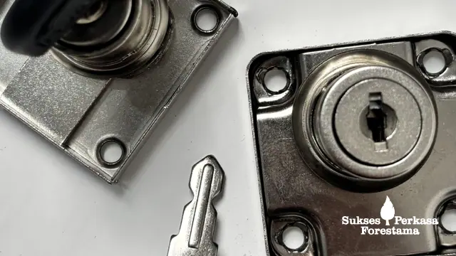 Distributor Hardware Fitting Area Bali: Engsel, Rel, & Aksesoris Lengkap gallery 1